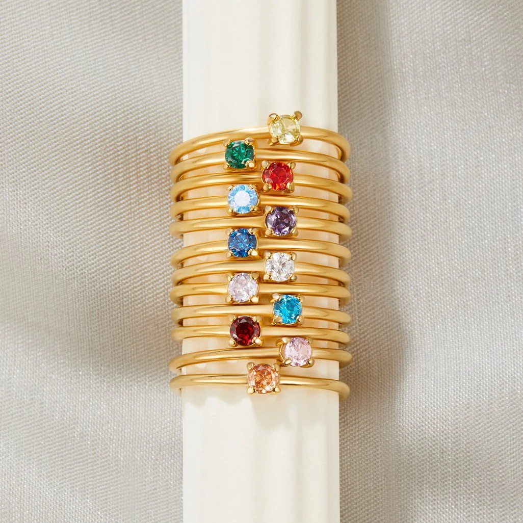 December Birthstone 18K Gold Ring - Image 4